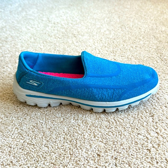 SKECHERS slip on sneakers. Barely worn. - Picture 2 of 3